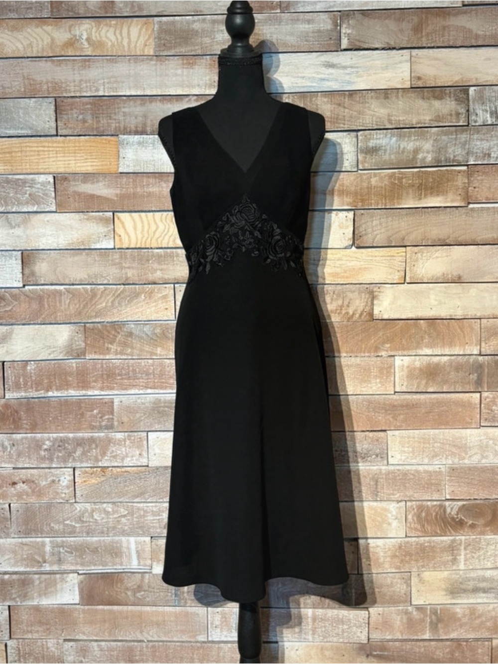 Ann Taylor Black V Neck Midi Dress with Floral Lace Embroidery Size 6